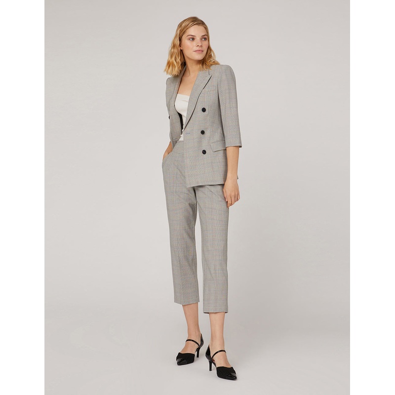 Double-breasted and multi-pocket suit