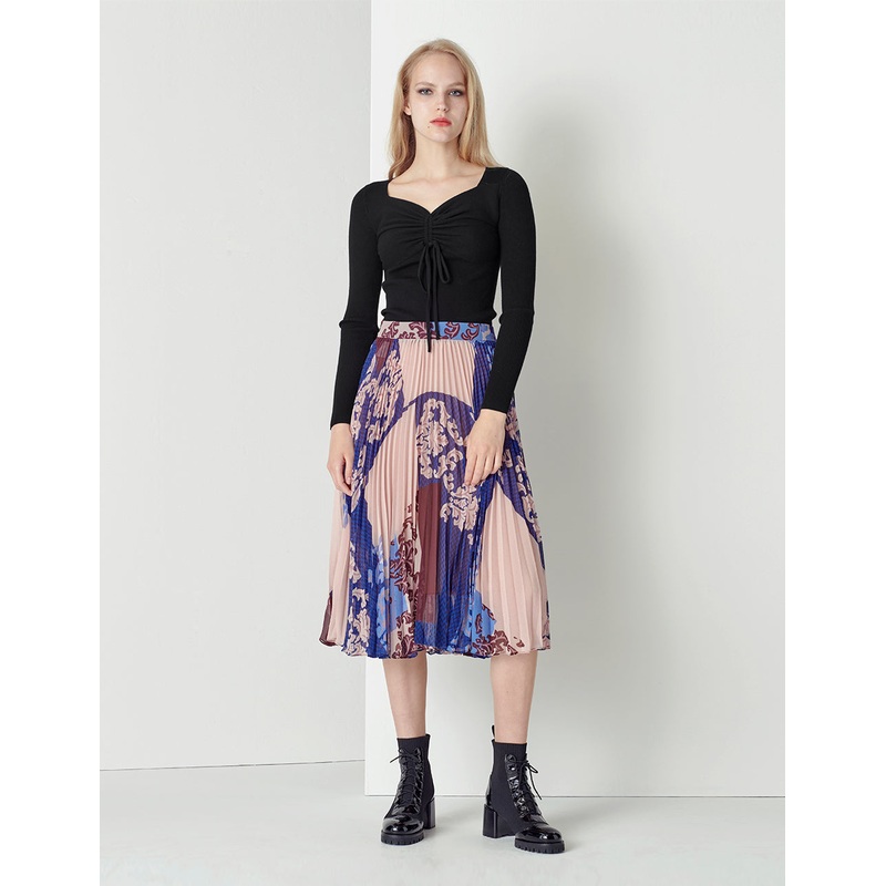 Black V-neck knitted sweater