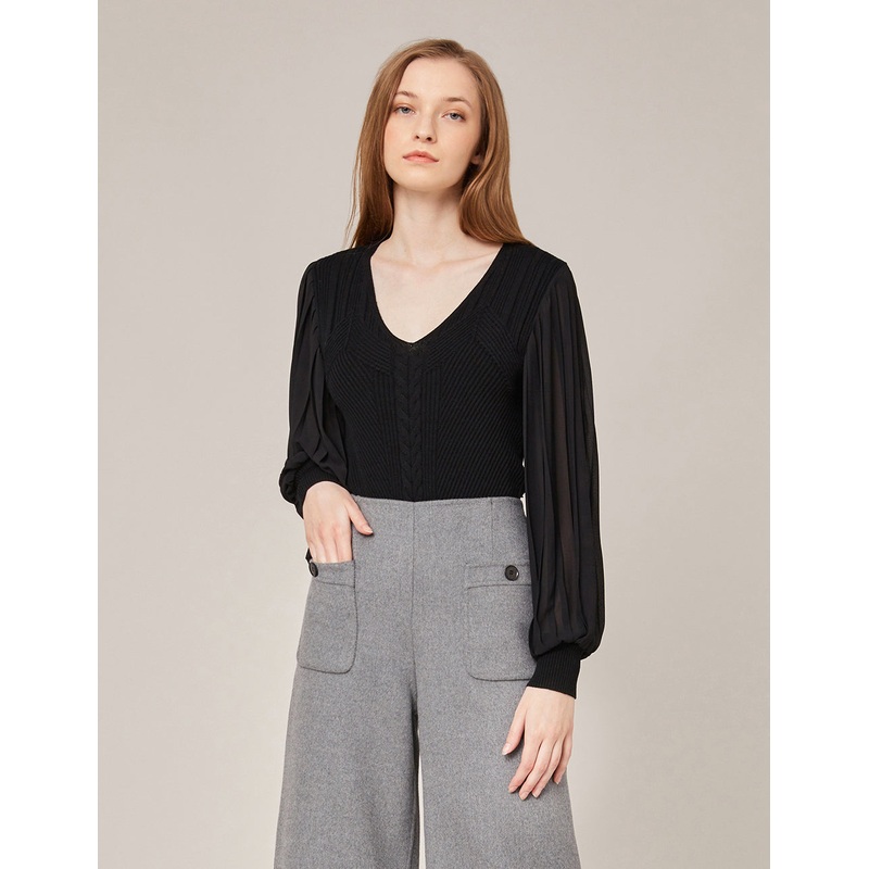 V-NECK KNIT PANEL PLEATED SLEEVE TOP