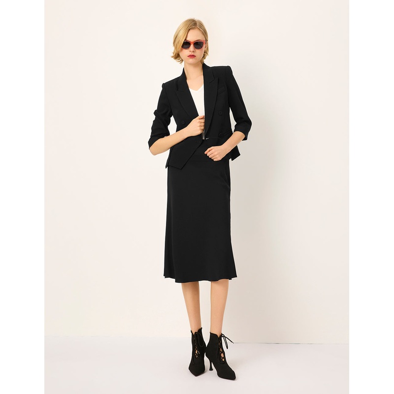 Peaked-Lapel Double-Breasted Cropped Fitted Blazer