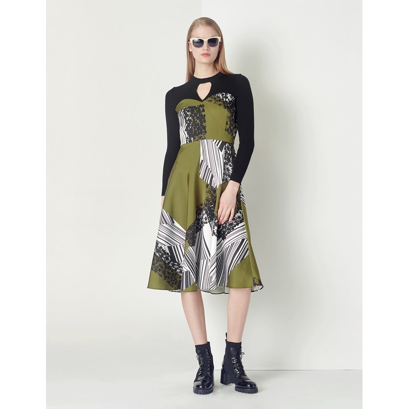 Camel black and white neckline hollow knit dress