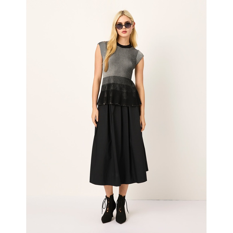 Round Neck Short-Sleeve Black Striped Color Block Knit Top