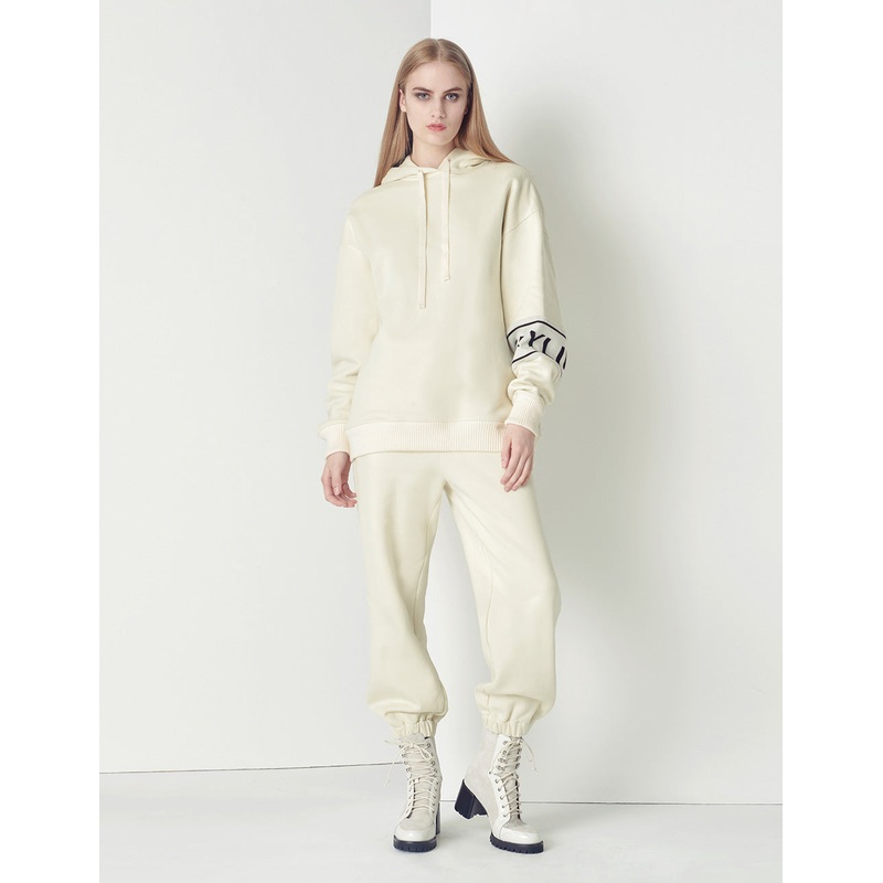 beige simple logo hooded fleece sweater